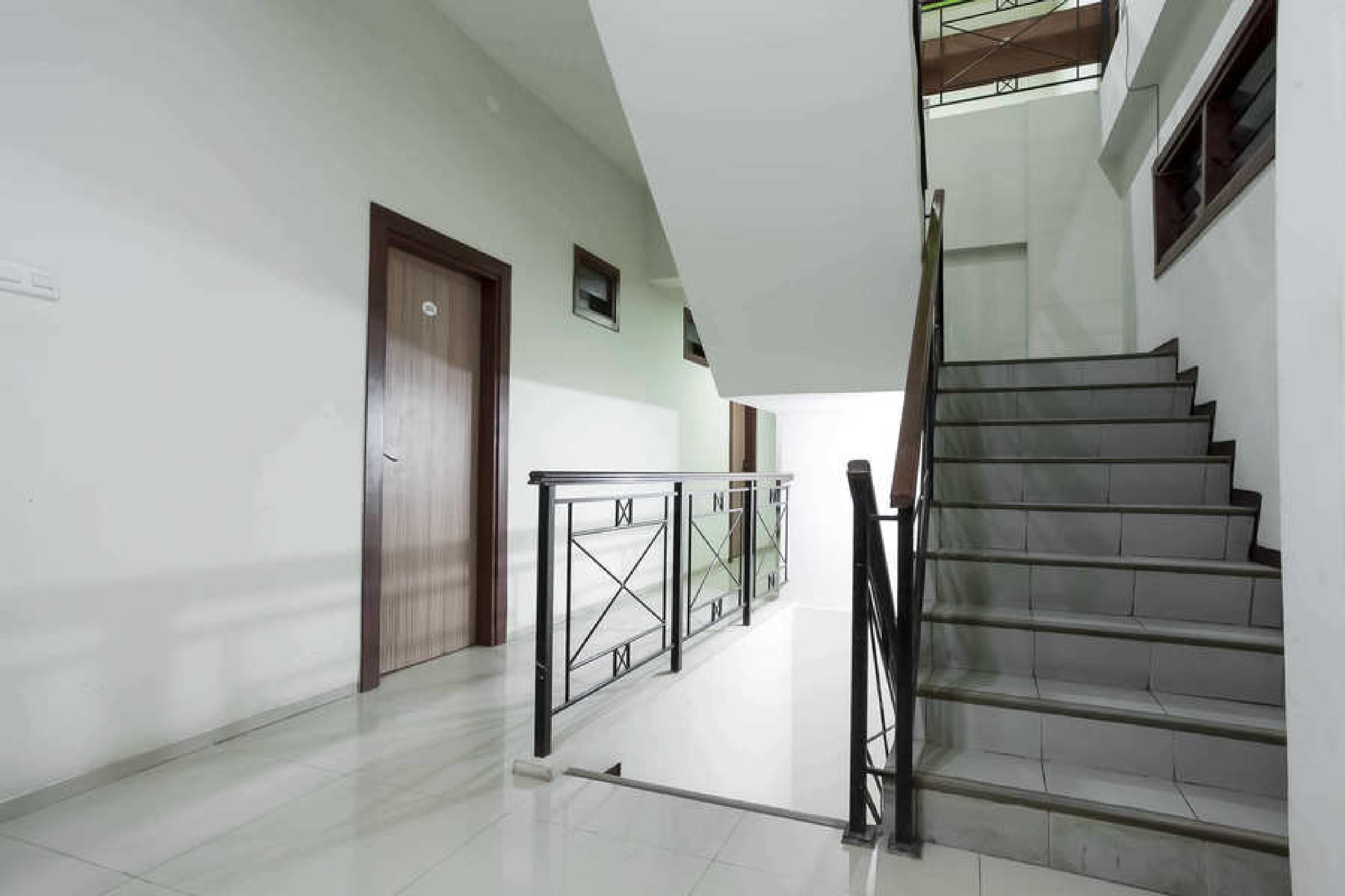 Reddoorz @ Panglima Sudirman Hotel Surabaya Ngoại thất bức ảnh