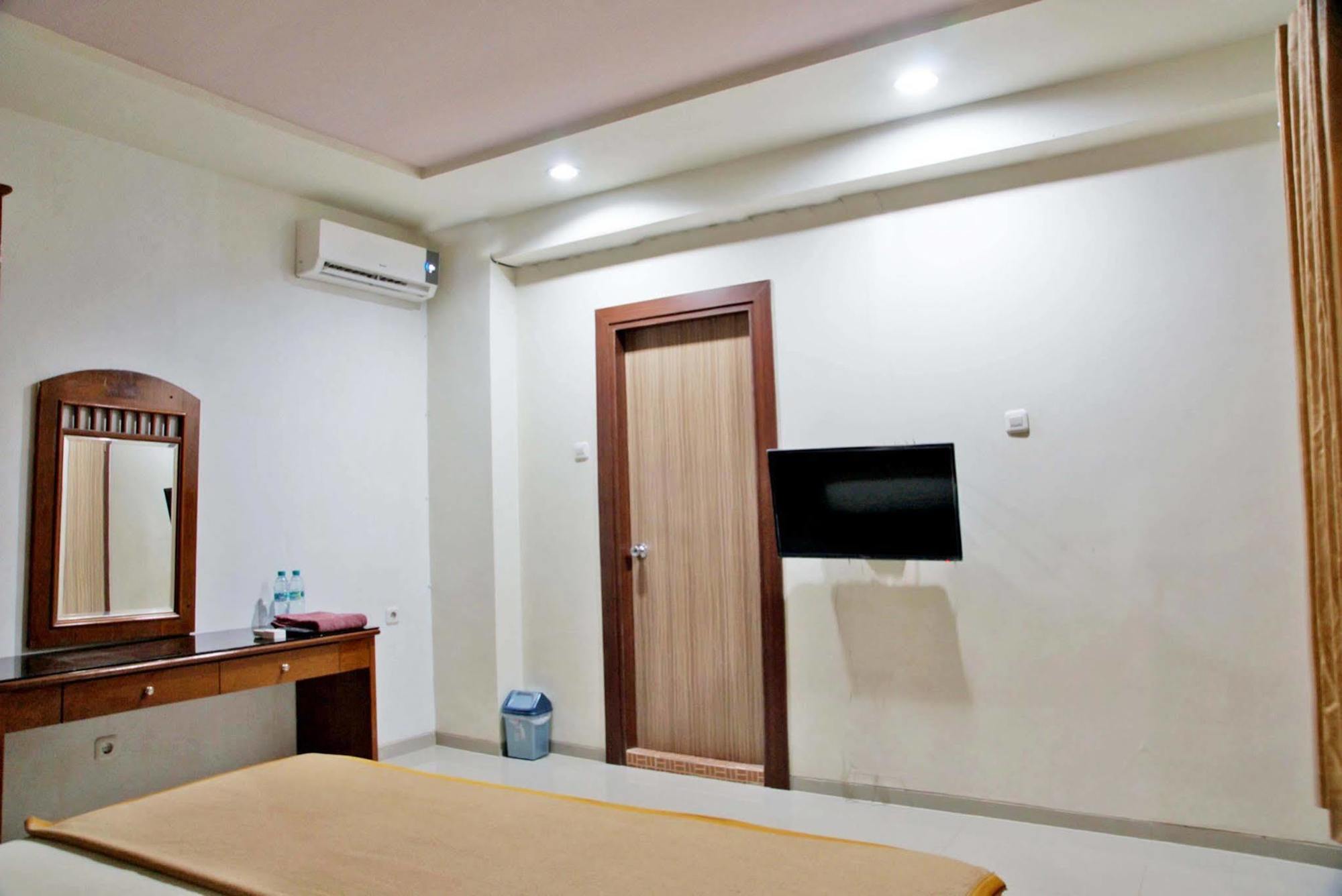 Reddoorz @ Panglima Sudirman Hotel Surabaya Ngoại thất bức ảnh