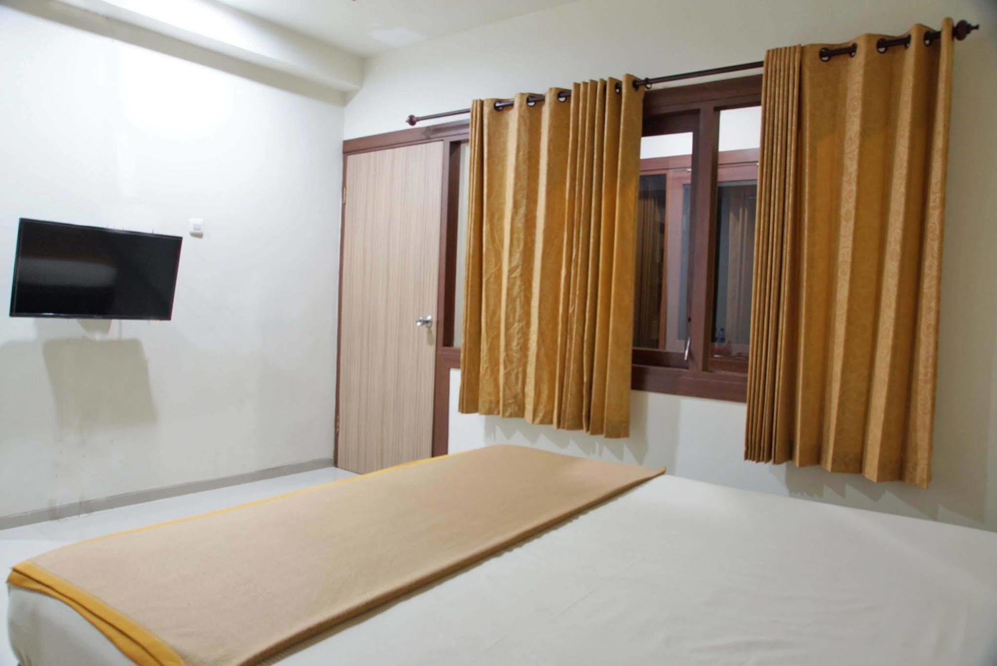Reddoorz @ Panglima Sudirman Hotel Surabaya Ngoại thất bức ảnh