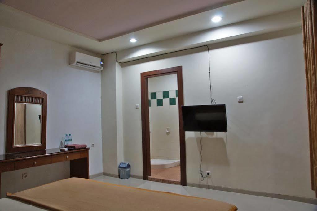 Reddoorz @ Panglima Sudirman Hotel Surabaya Ngoại thất bức ảnh