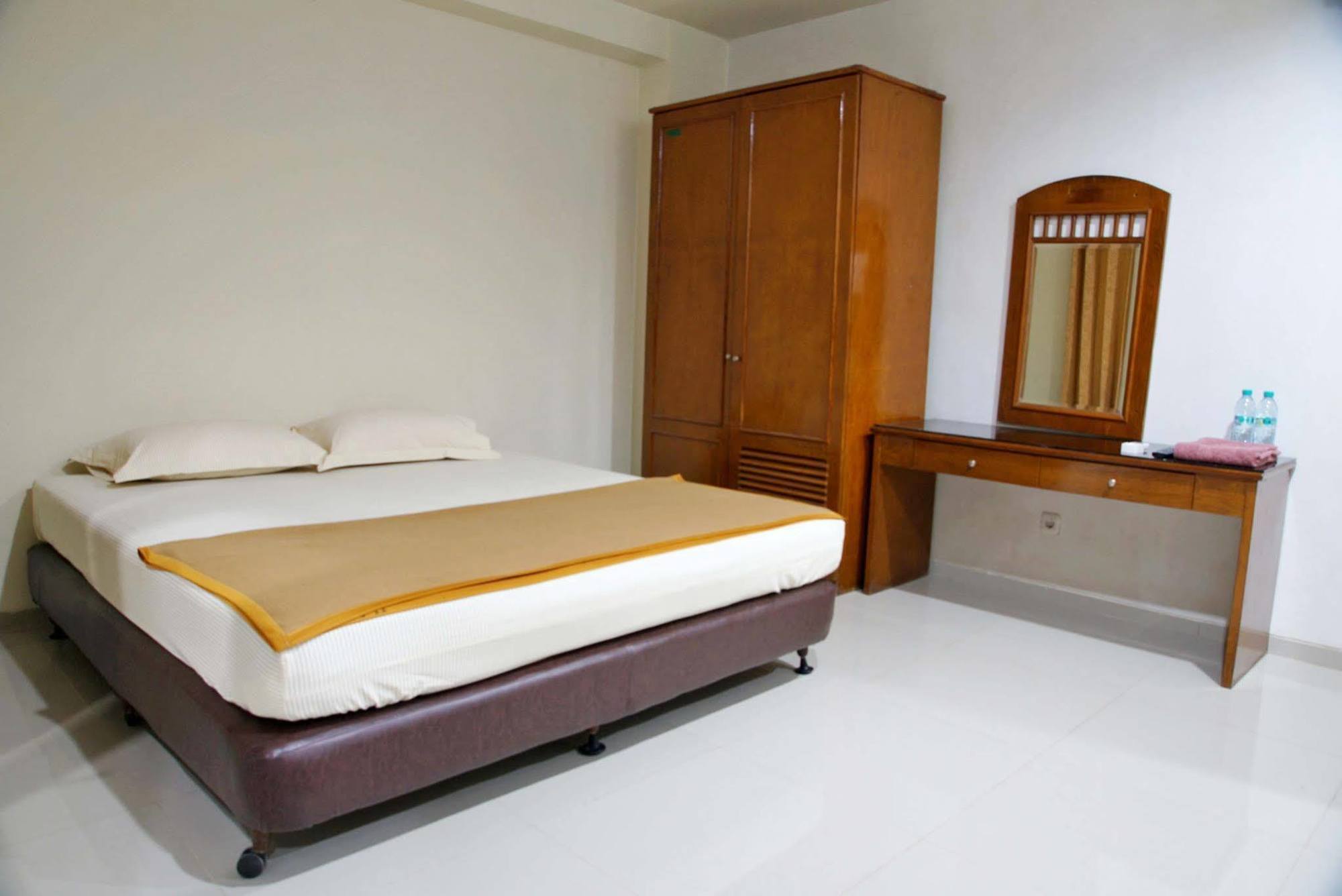 Reddoorz @ Panglima Sudirman Hotel Surabaya Ngoại thất bức ảnh