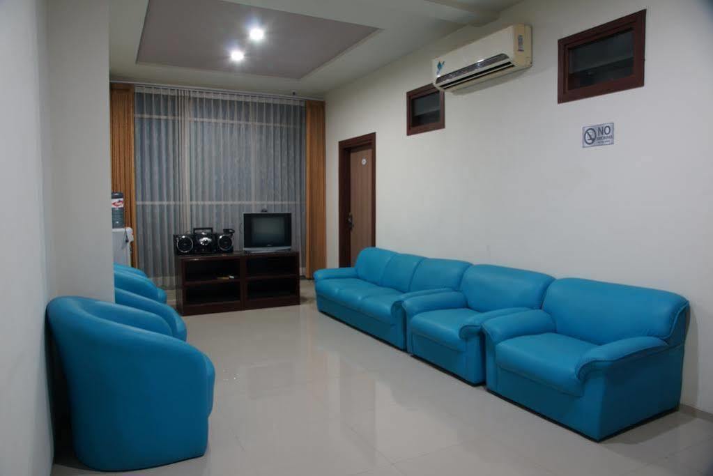 Reddoorz @ Panglima Sudirman Hotel Surabaya Ngoại thất bức ảnh