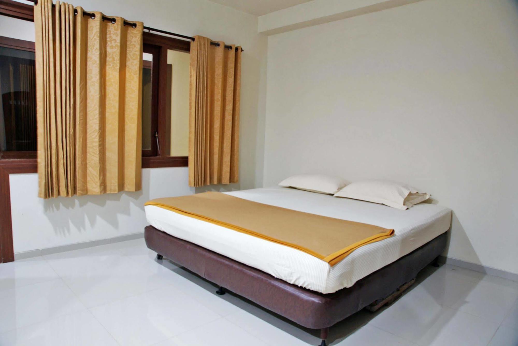 Reddoorz @ Panglima Sudirman Hotel Surabaya Ngoại thất bức ảnh