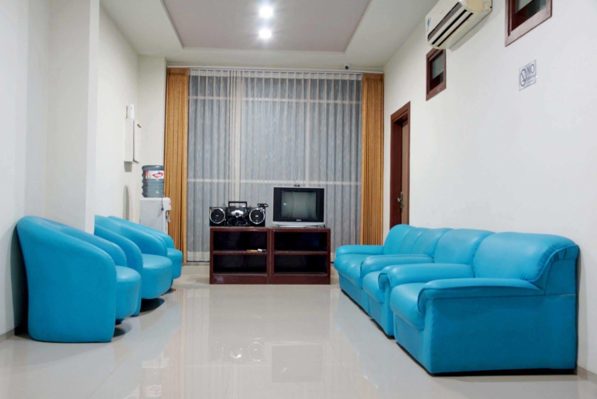 Reddoorz @ Panglima Sudirman Hotel Surabaya Ngoại thất bức ảnh