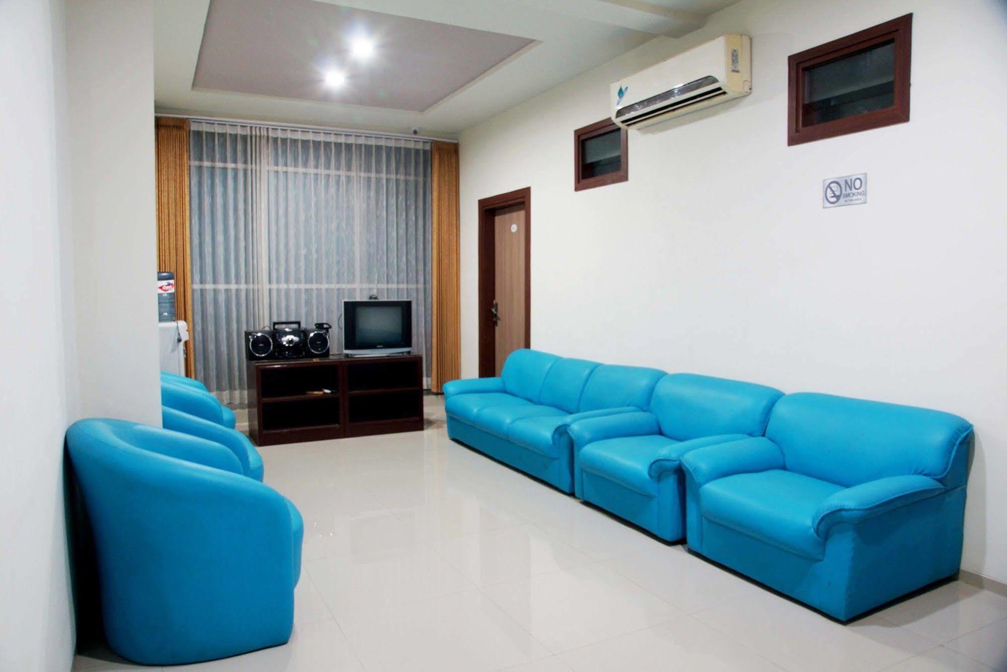 Reddoorz @ Panglima Sudirman Hotel Surabaya Ngoại thất bức ảnh