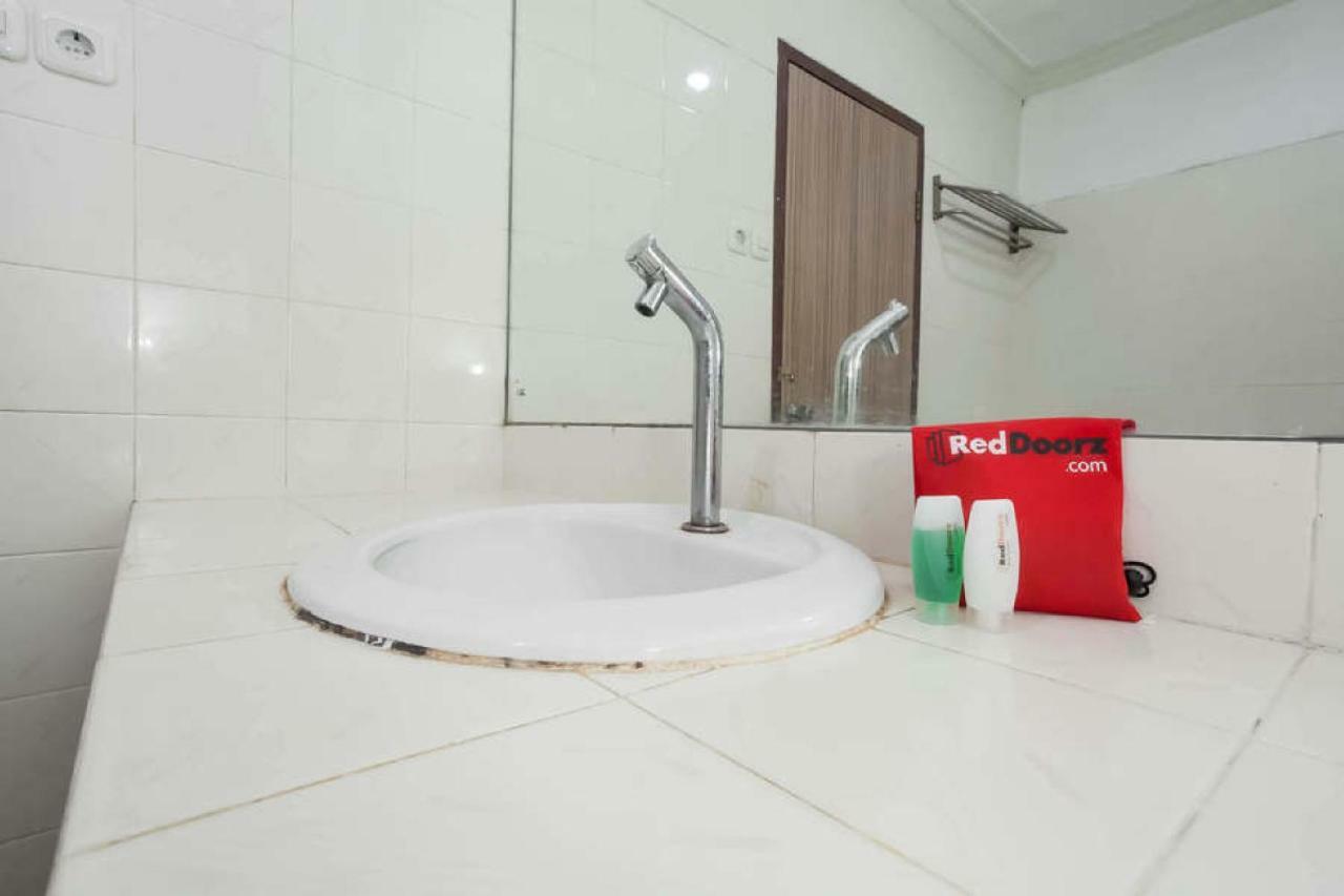 Reddoorz @ Panglima Sudirman Hotel Surabaya Ngoại thất bức ảnh