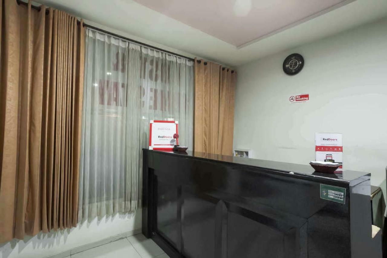 Reddoorz @ Panglima Sudirman Hotel Surabaya Ngoại thất bức ảnh